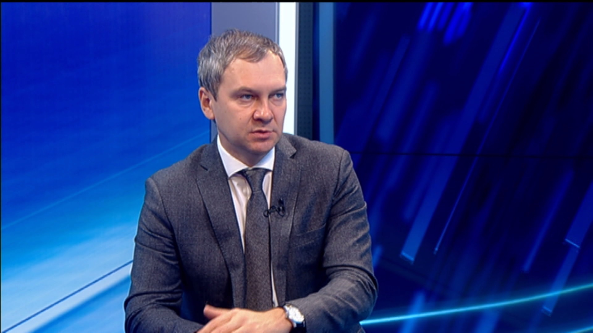 Михаил Аксенов: больше всего от пандемии пострадали сферы торговли и услуг