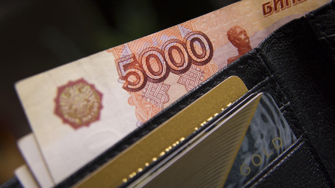 Мошенники выманили у курянина 890 тысяч рублей