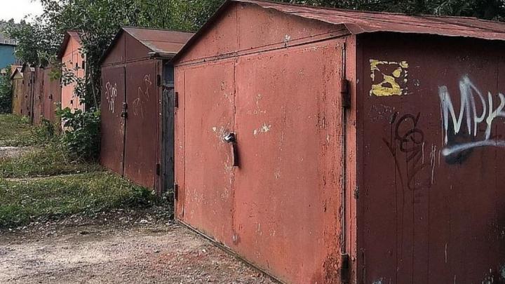 В Курске из гаража автомобилиста украли комплект зимней резины