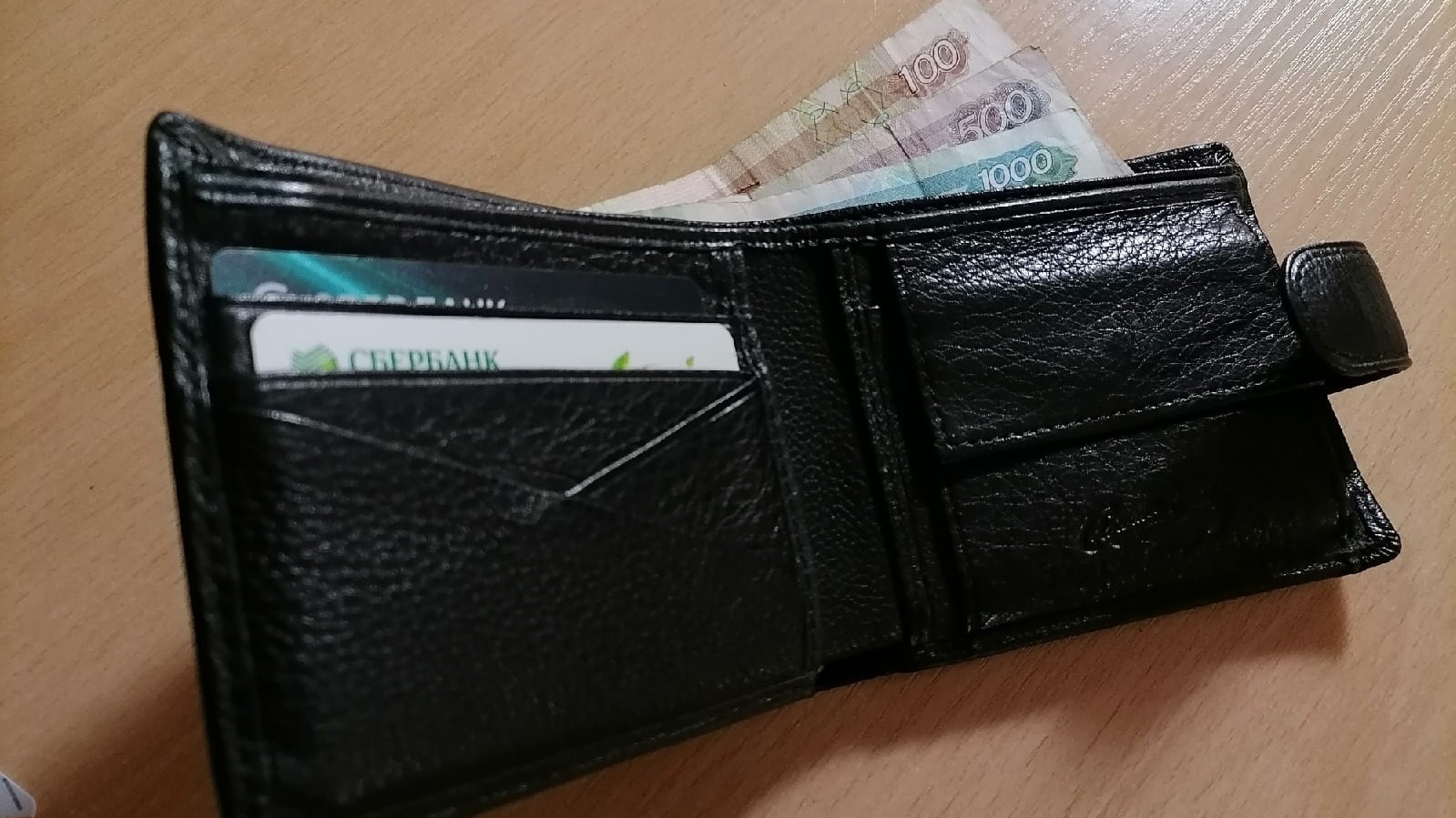 В Курске полицейские задержали 17-летнего курьера от телефонных мошенников
