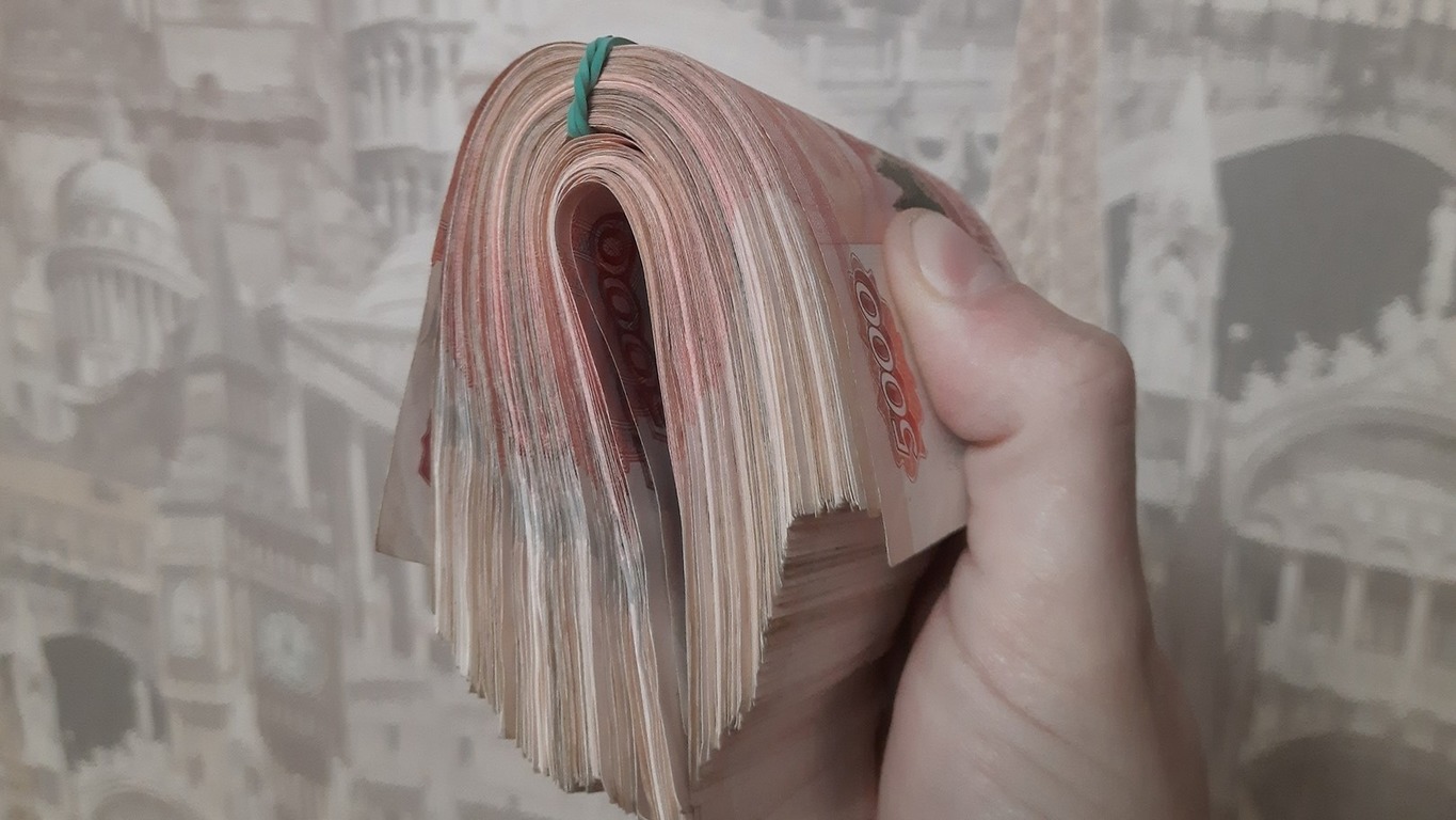Курянин потерял 300 тысяч рублей при бронированнии гостиничного номера 