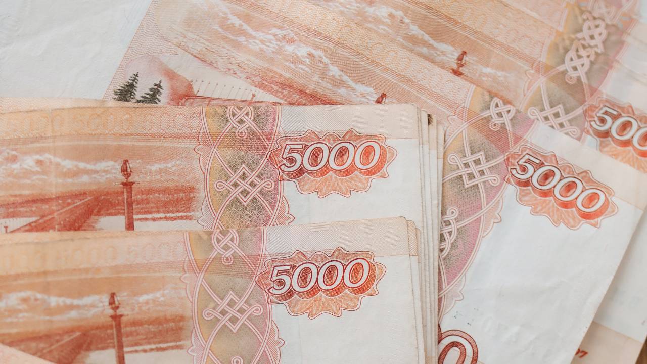 Жительница Курска за сутки перевела на счета мошенников 325 тысяч рублей