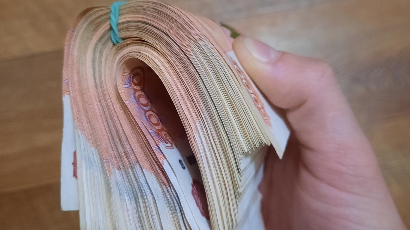 Две пожилые курянки обогатили мошенников, думая, что спасают дочерей от последствий ДТП