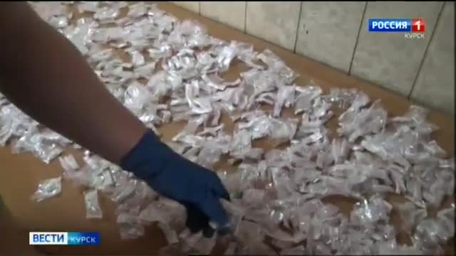 Курские полицейские задержали наркокурьера и передали в суд дело интим-афериста