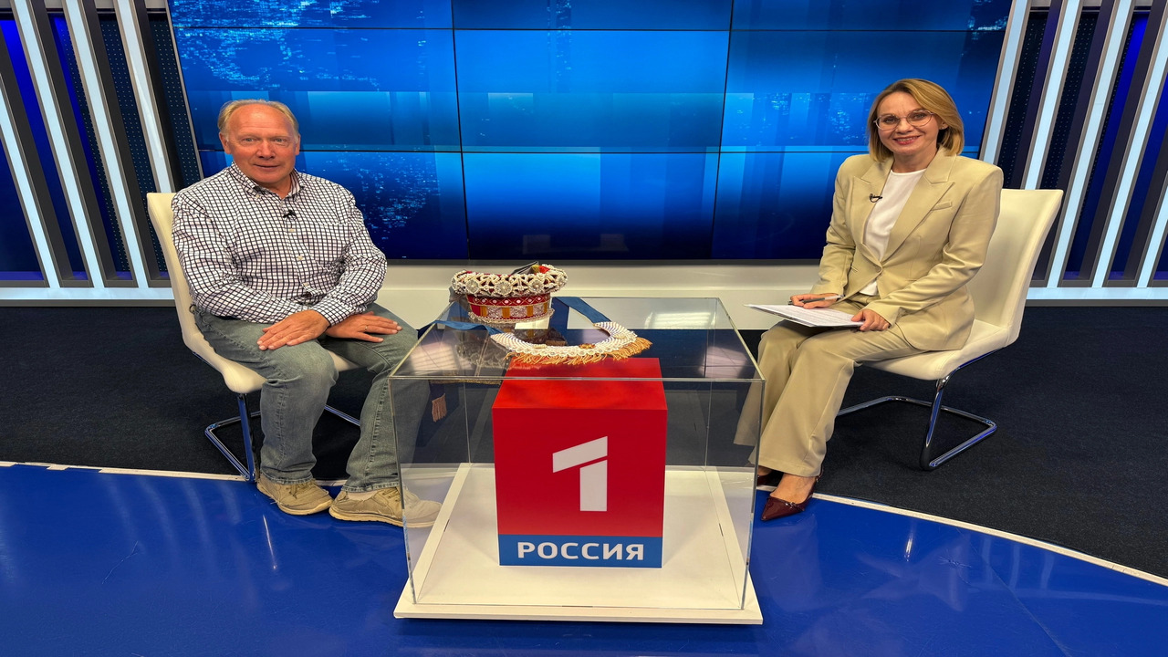 Жемчужные кокошники: техника «Сажение по бели»