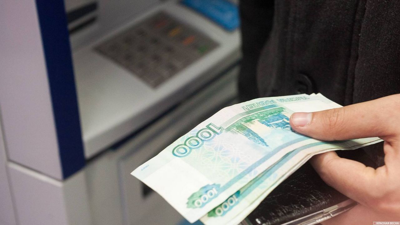 Курянка несколько месяцев перечисляла деньги мошенникам