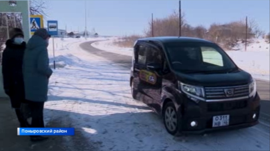 В Курской области автоволонтеры помогают пожилым людям добраться в пункты вакцинации