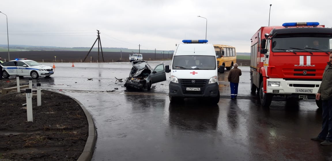 В Курской области в ДТП попал школьный автобус с детьми и учителем | 1