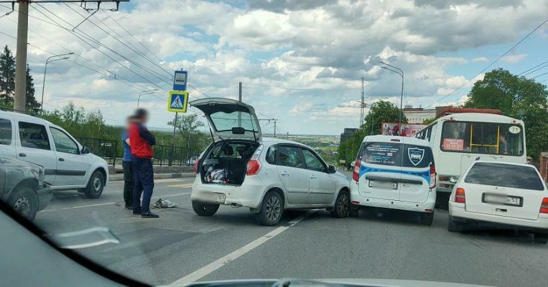 В Курске заблокирован Кировский мост из-за ДТП