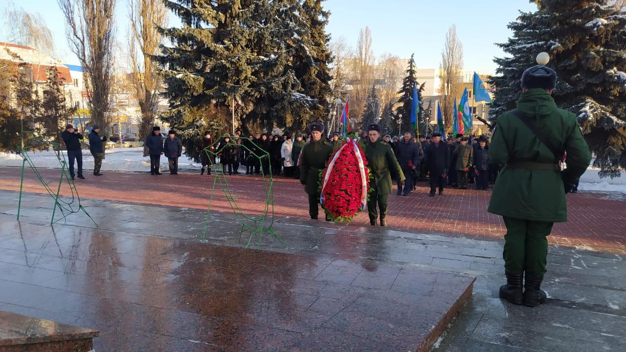 В Георгиевском сквере Курска почтили память воинов-афганцев