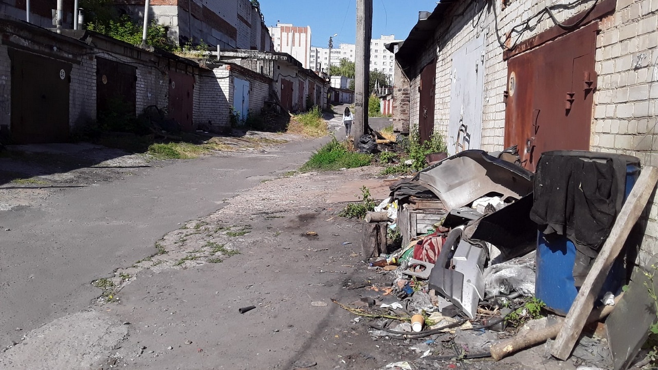 Куряне жалуются на многолетнюю свалку в районе гаражей на Хуторской | 8