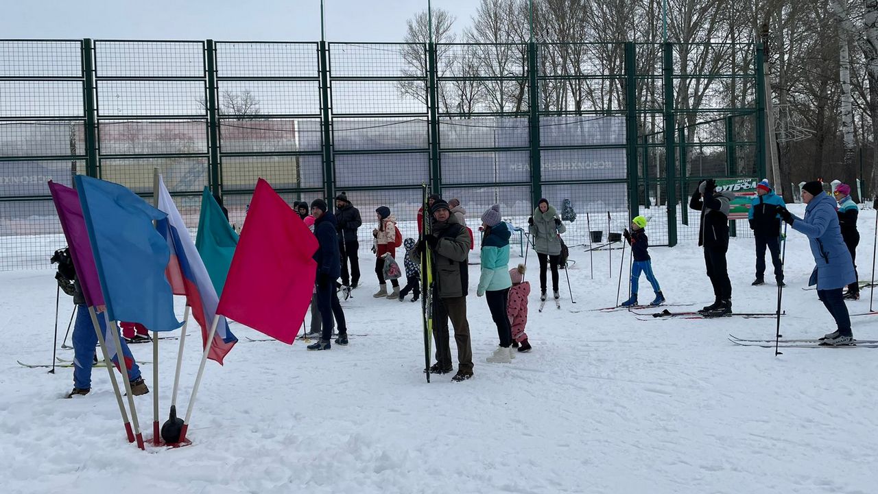 В День зимних видов спорта в Курске прошла семейная лыжная гонка