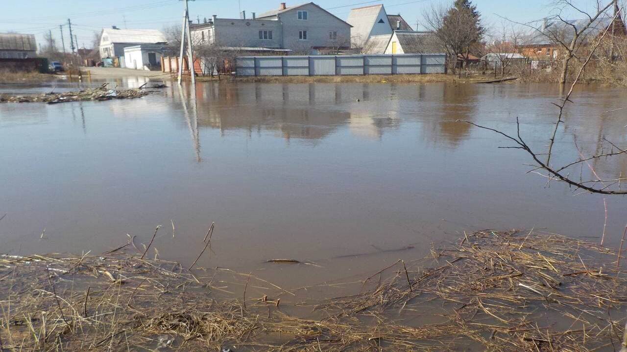 В Курске спасатели МЧС фиксировали уровень воды в реках перед паводками