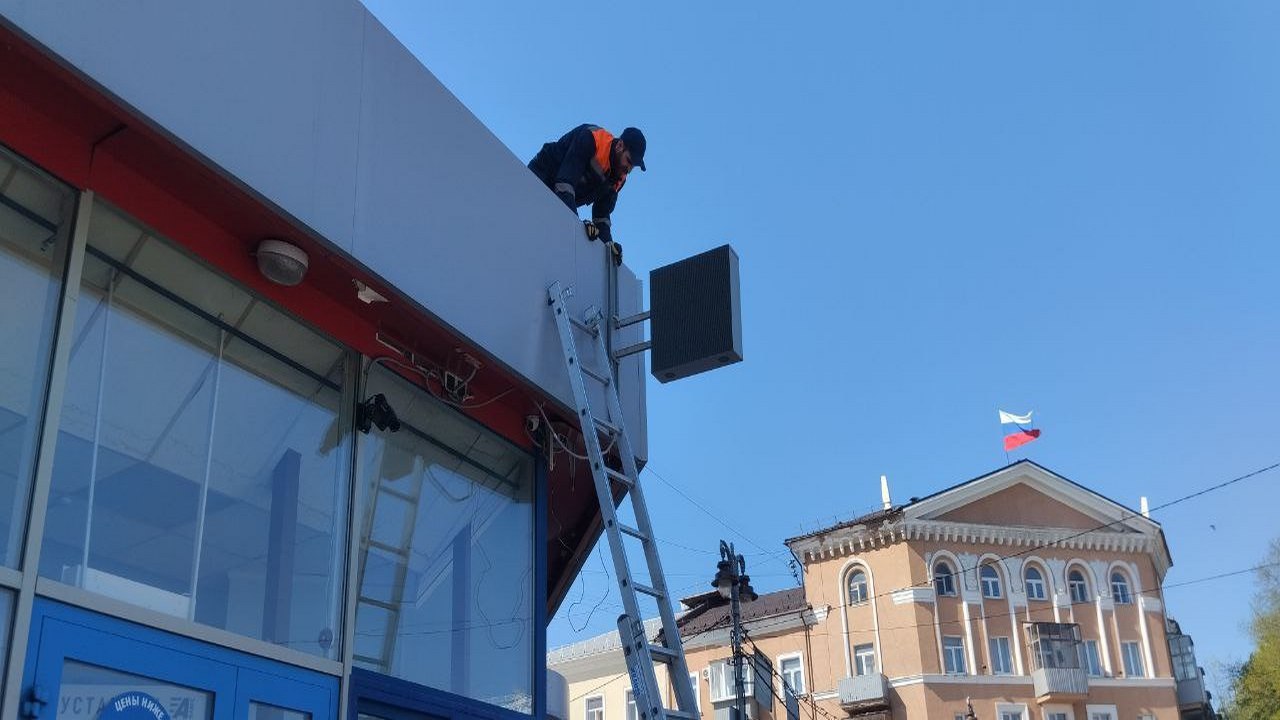 На трёх центральный улицах Курска снова демонтировали рекламные вывески