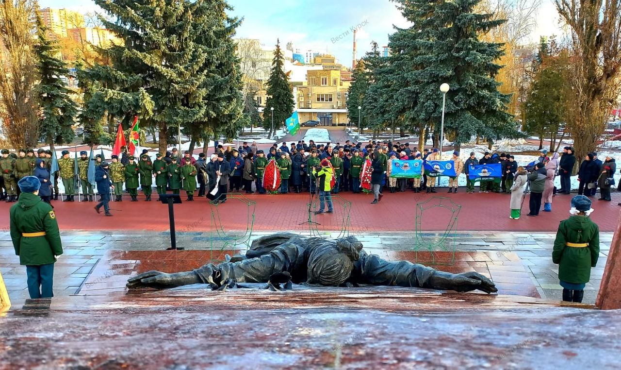 В Курске проходит митинг, посвящённый 44-ой годовщине ввода советских войск в Афганистан