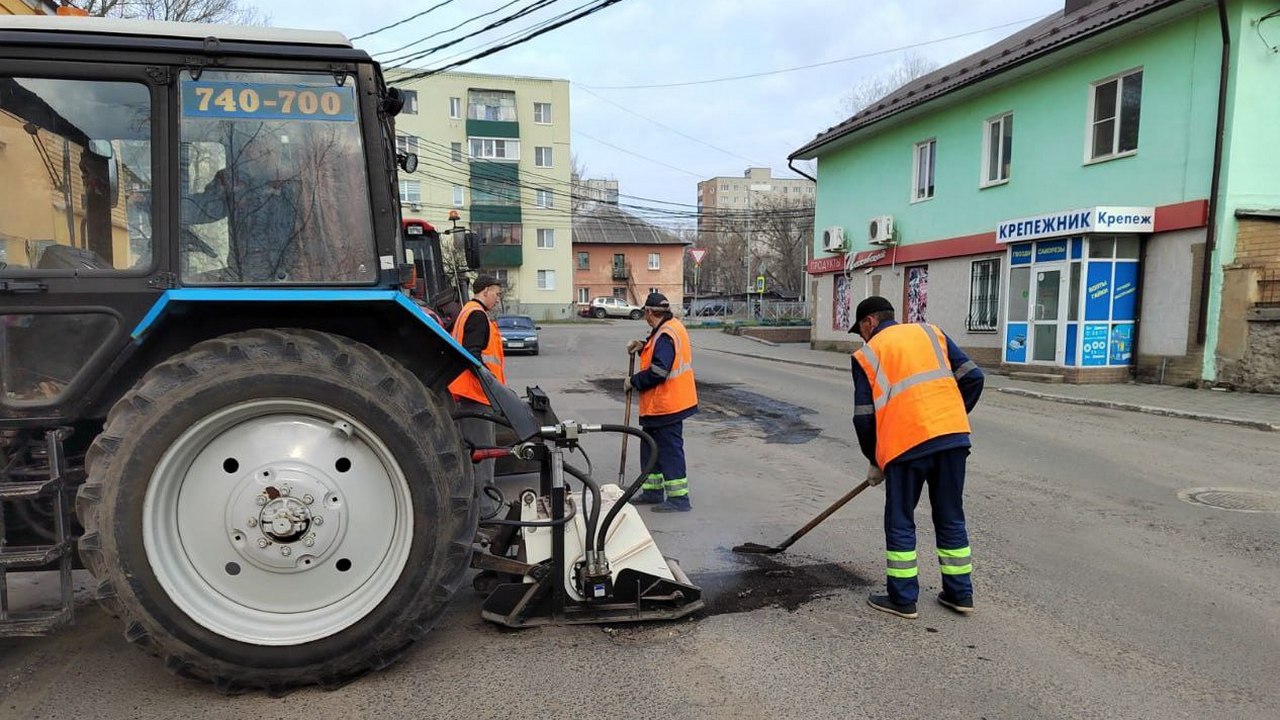 В Курске дан старт ямочному ремонту дорог