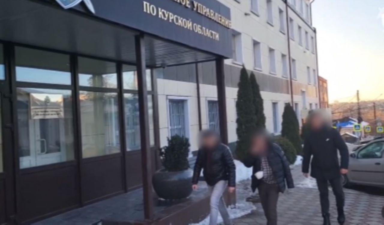 В Курской области задержали мужчину, ударившего 4-летнего ребёнка в Курчатове | ГТРК «Курск» В Курской области задержали мужчину, ударившего 4-летнего ребёнка в Курчатове