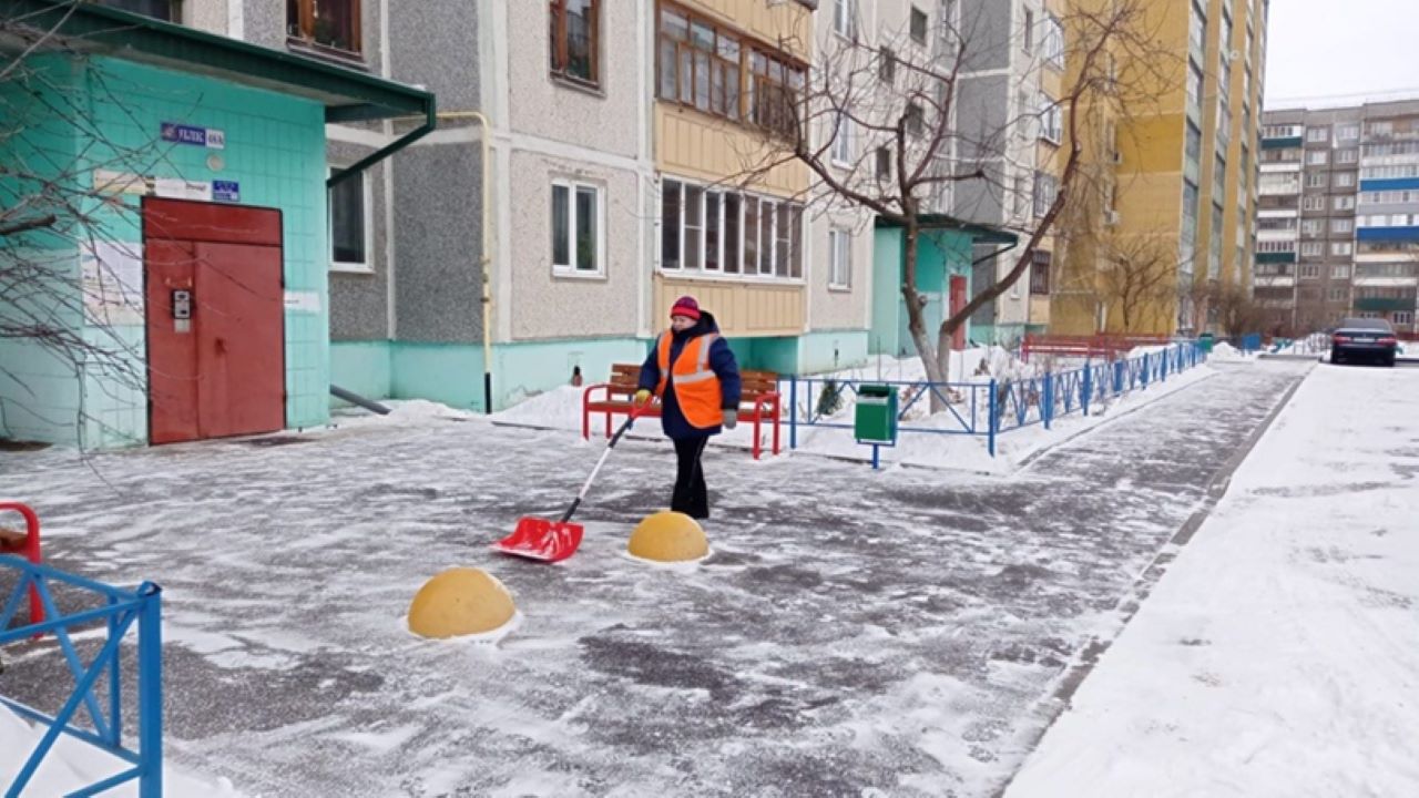 40 улиц Курска проверили на предмет чистоты и отсутствия точек несанкционированной торговли