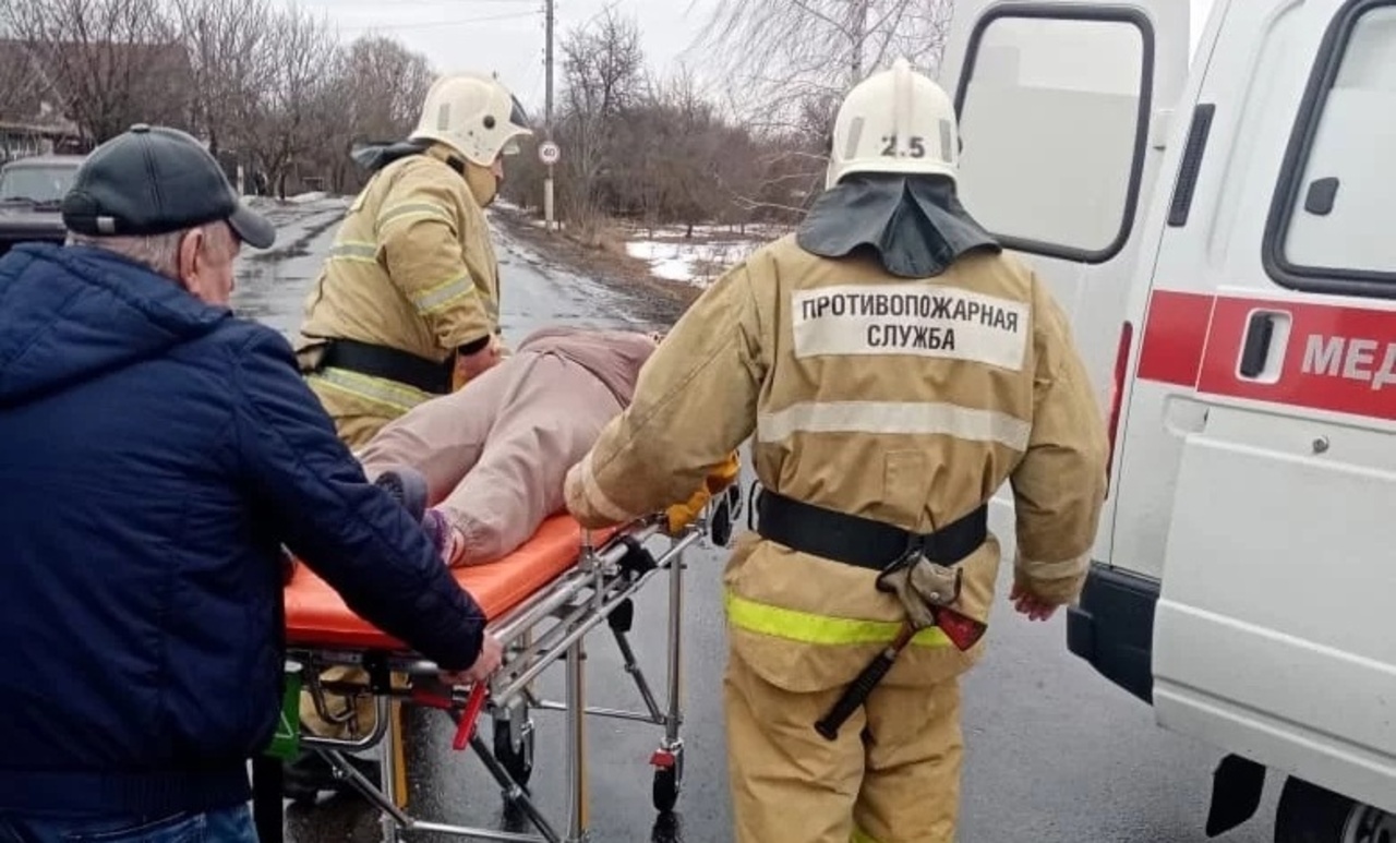 В Курской области в результате лобового столкновения двух легковушек пострадали 3 человека