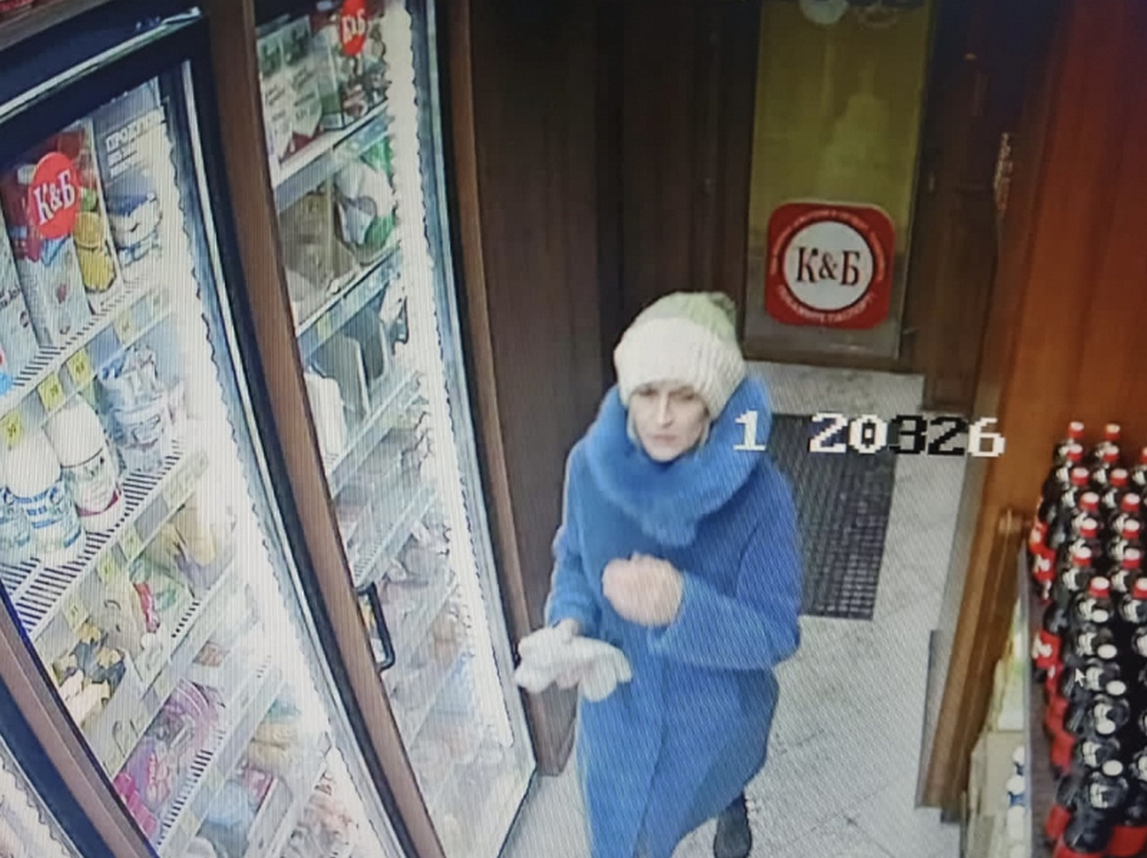 В Курске полиция ищет девушку, расплатившуюся чужой картой