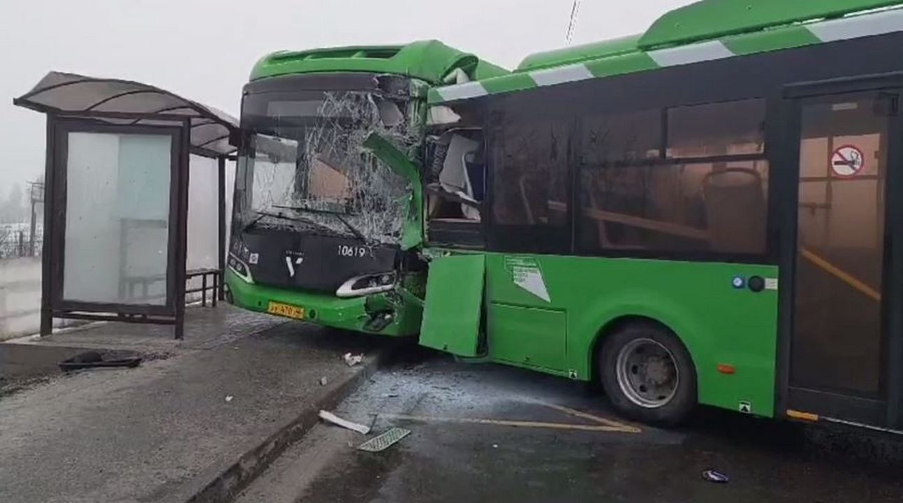В Курске в ДТП с двумя автобусами пострадали 6 человек