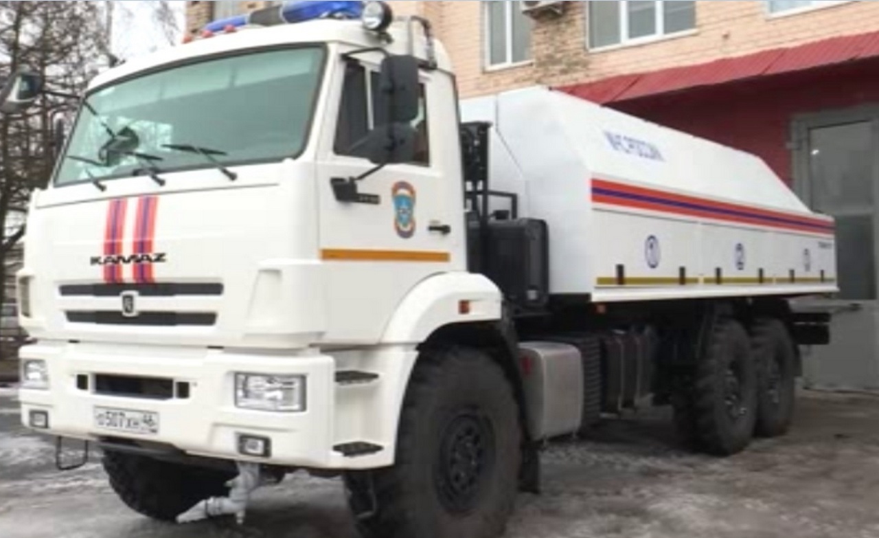 Курские сотрудники МЧС получили новый мобильный спецкомплекс