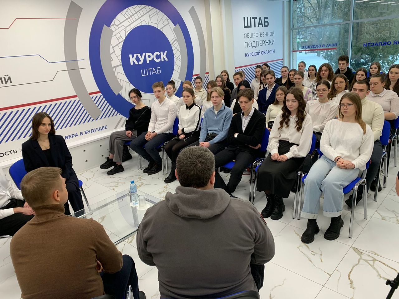 В курском штабе общественной поддержки проходит "Диалог на равных" студентов-медиков и военных врачей