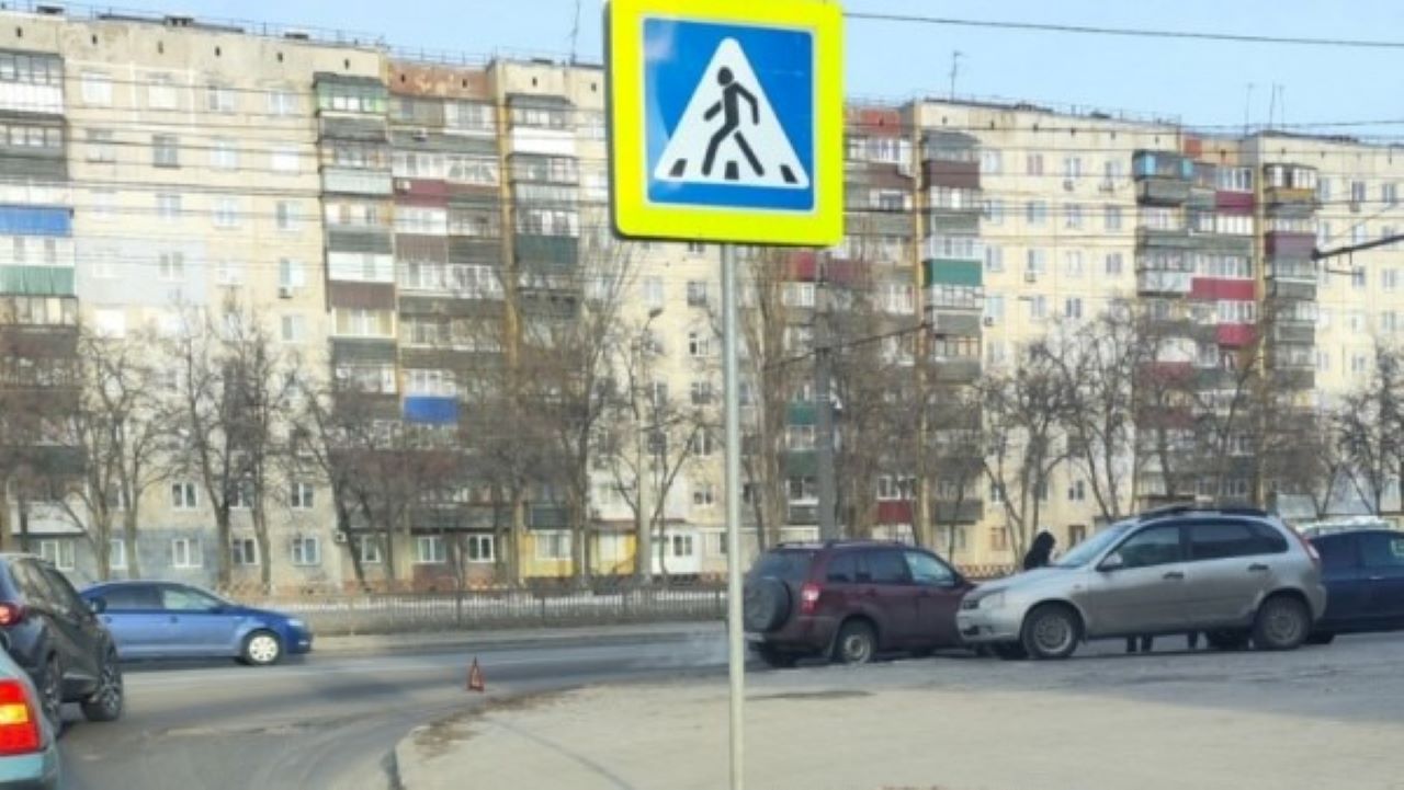Утро 28 февраля началось в Курске со столкновения двух легковушек