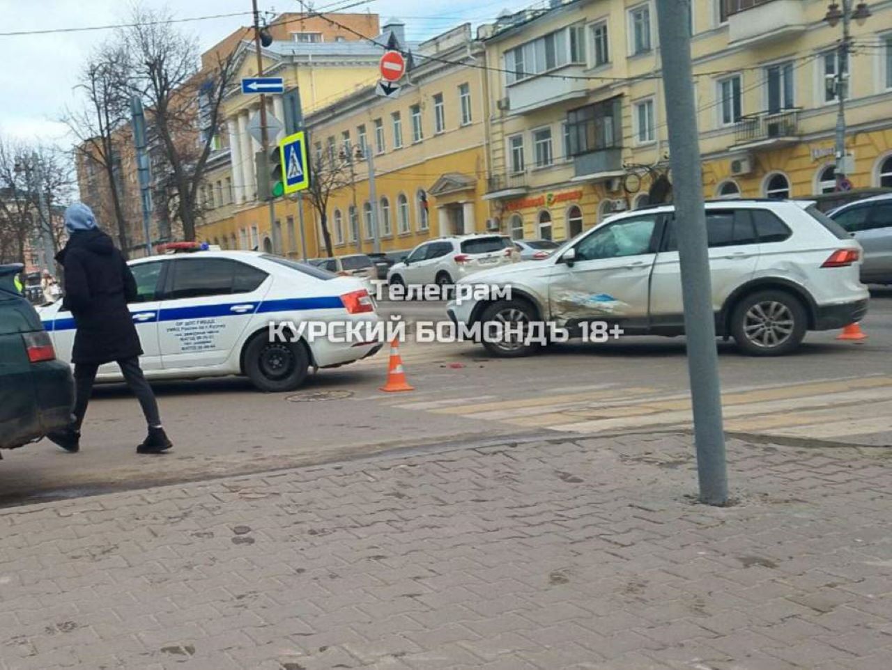 В Курске легковушки врезались в новый автобус и машину ДПС