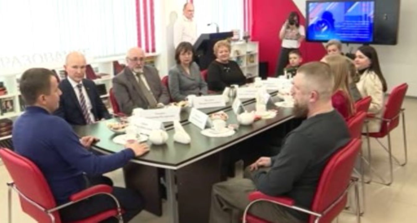 Мэр Курска Игорь Куцак встретился с волонтерами, оказывающими помощь фронту.