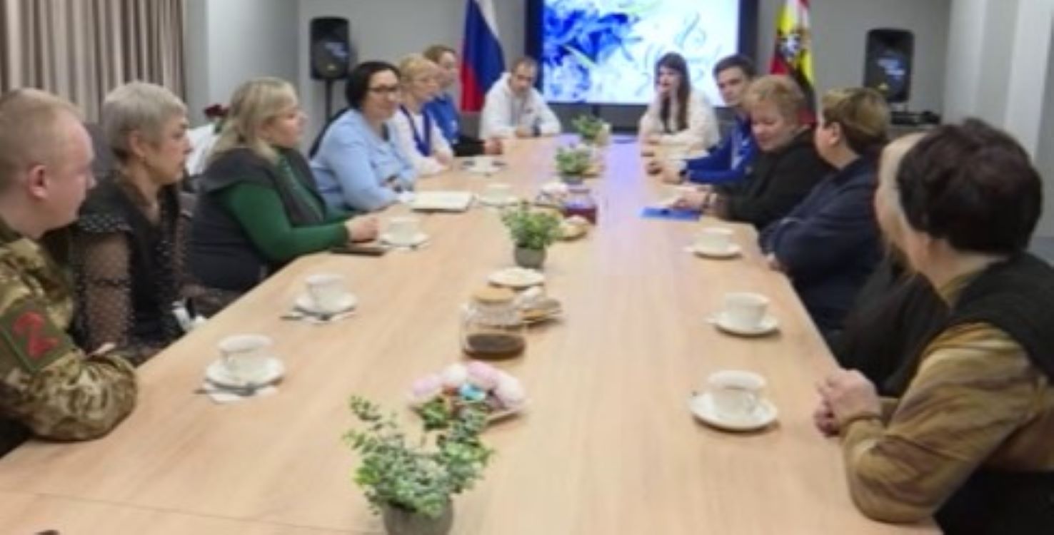 В Курске представители "Единой России" и "Молодой гвардии" встретились матерями и женами участников СВО