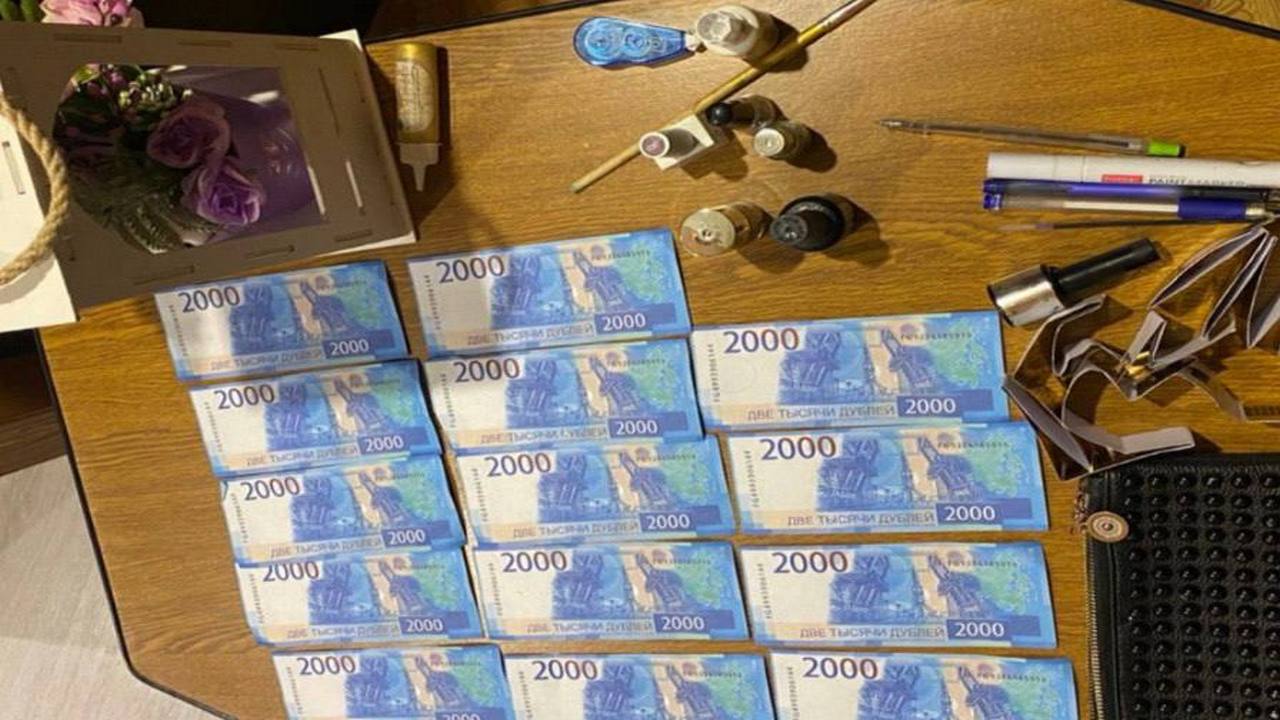 Курские полицейские задержали отца и сына за фальшивомонетничество 