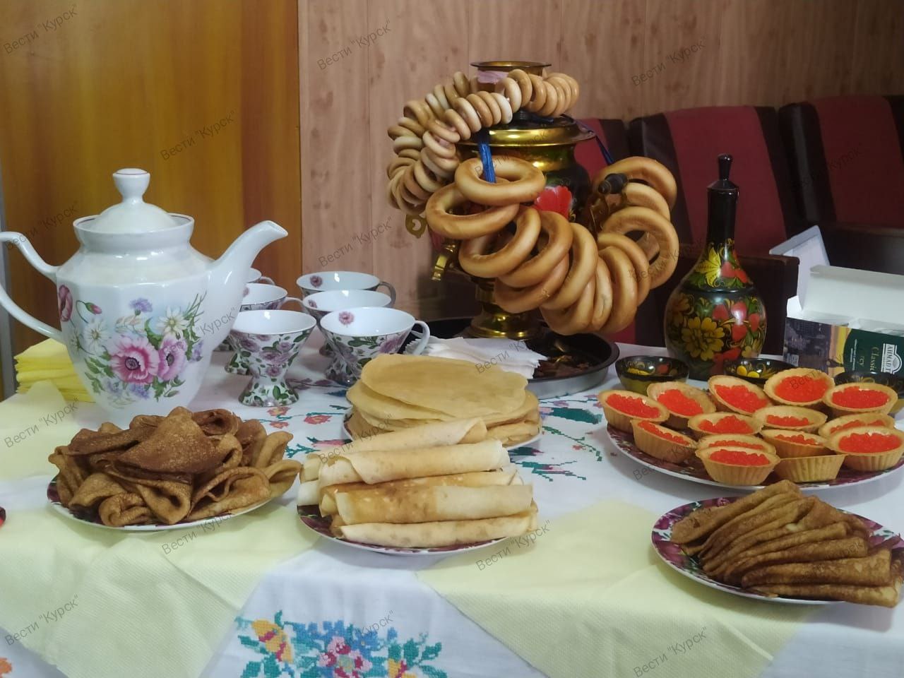 В Щигровском районе Курской области избирателей встречают блинами и баранками