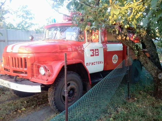 В Курске загорелся деревянный дом