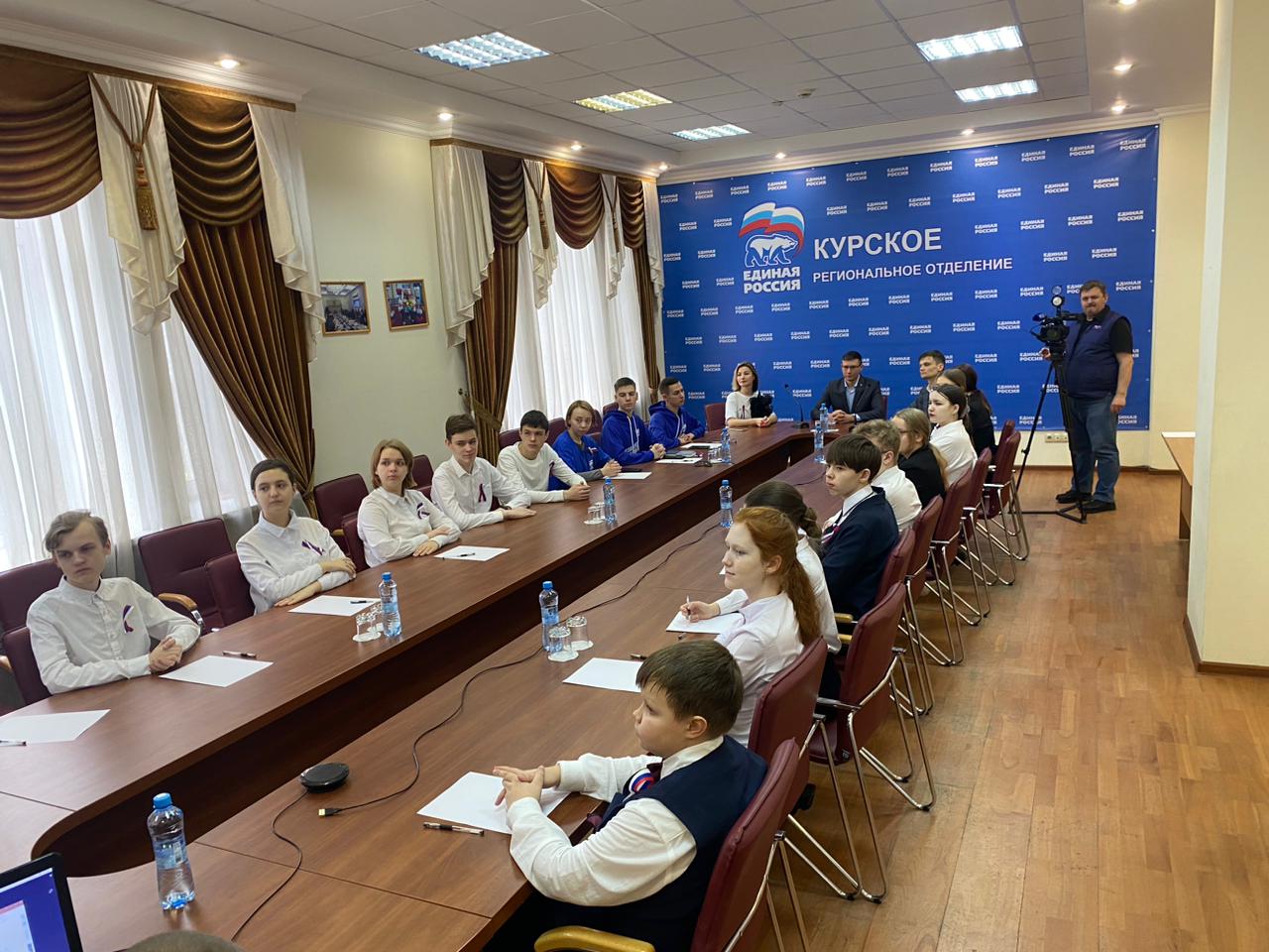 В Курском отделении партии «Единая Россия» прошел телемост, посвященный юбилею Крымской весны