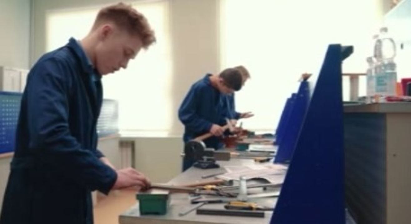 В Курске подведут итоги конкурса профмастерства "Поверь в себя"