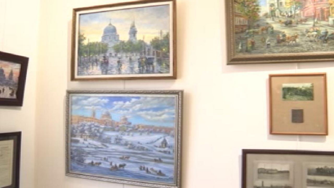 В Курске открылась выставка с неофициальным названием «Признание в любви родному городу»