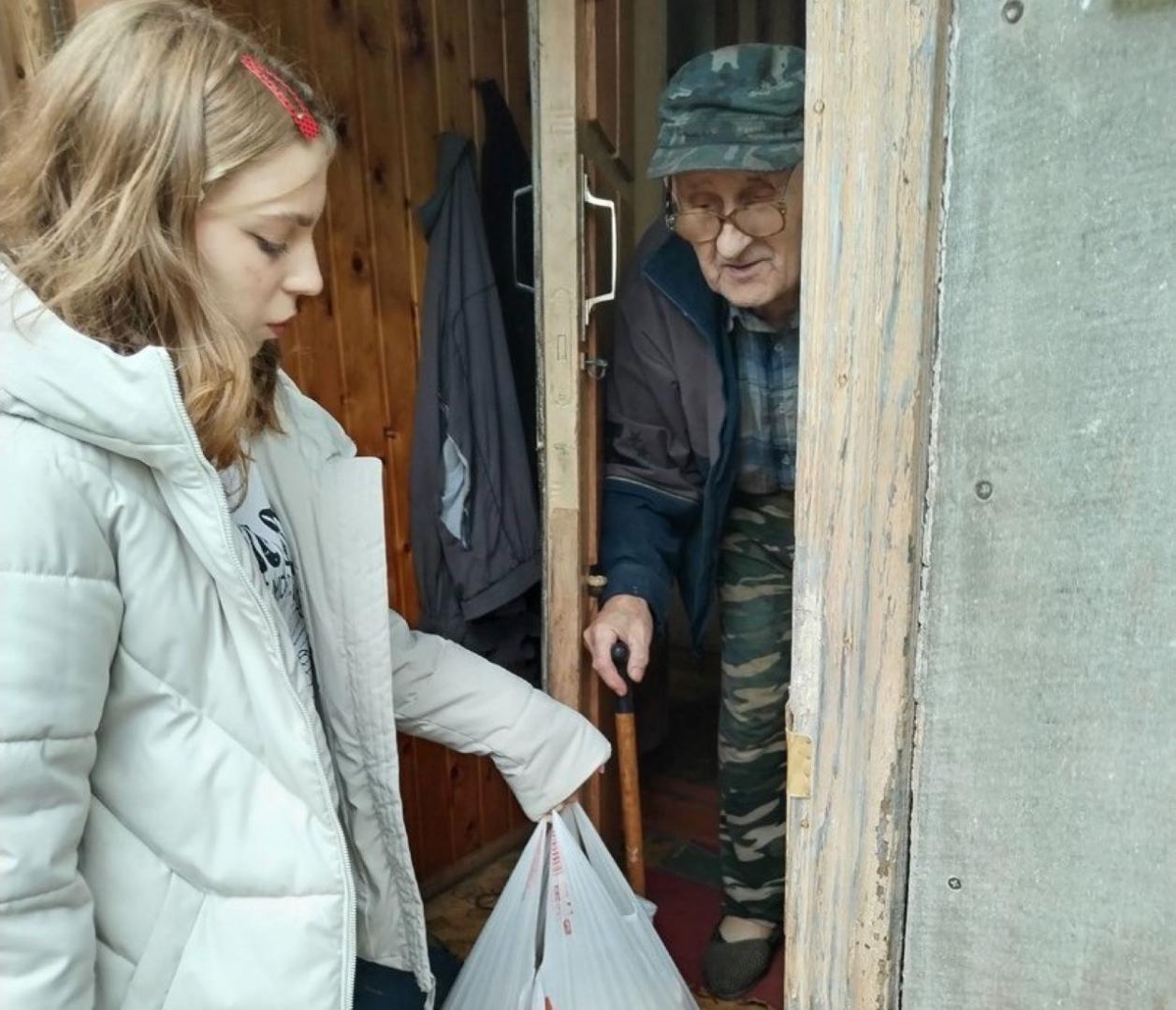 Активисты "Добро.Центра" Курска помогают пожилым жителям города