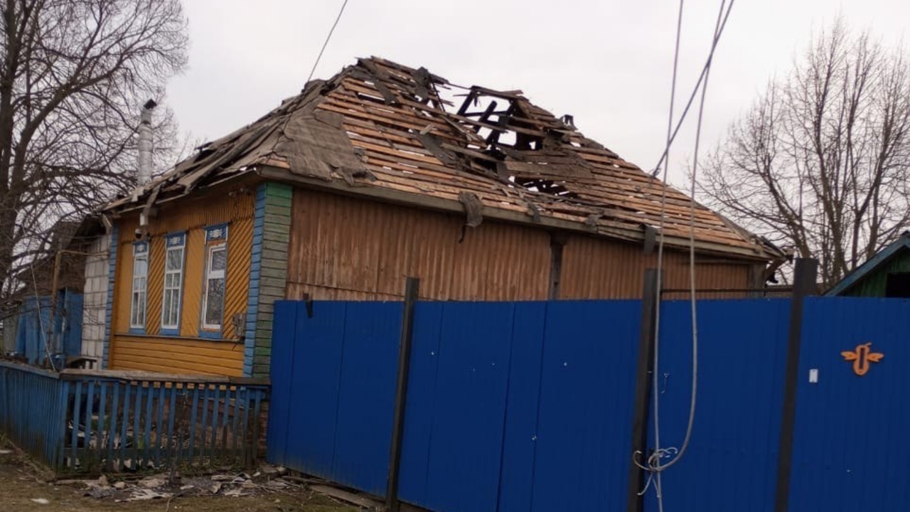 Два украинских дрона-камикадзе атаковали село Коровяковка | ГТРК «Курск» Два украинских дрона-камикадзе атаковали село Коровяковка