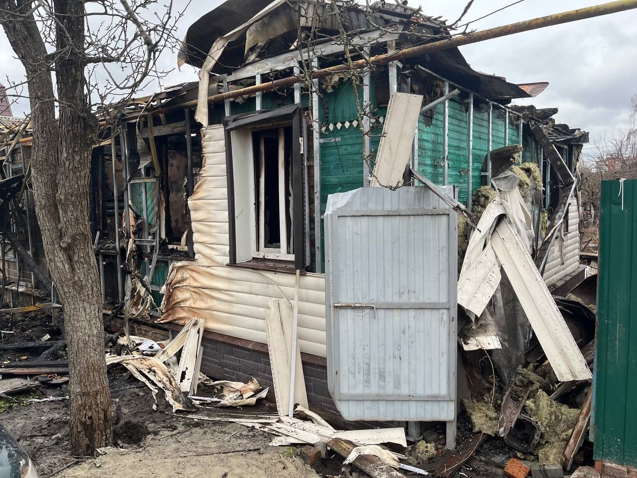 Семью, дом которой сгорел ночью в ЖД округе Курска, переселили в квартиру на Советской