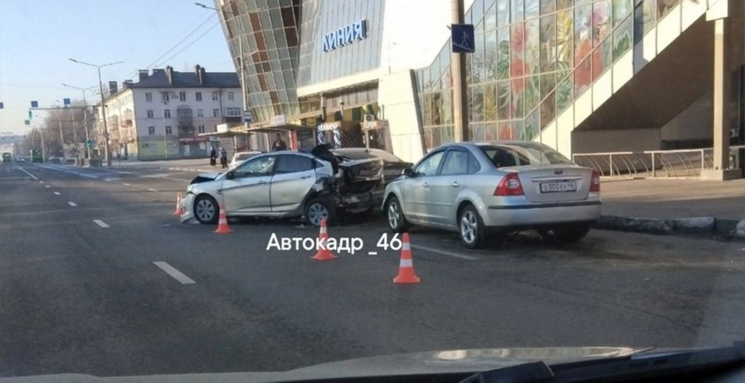 Утро в Курске началось с массового ДТП около МегаГринна