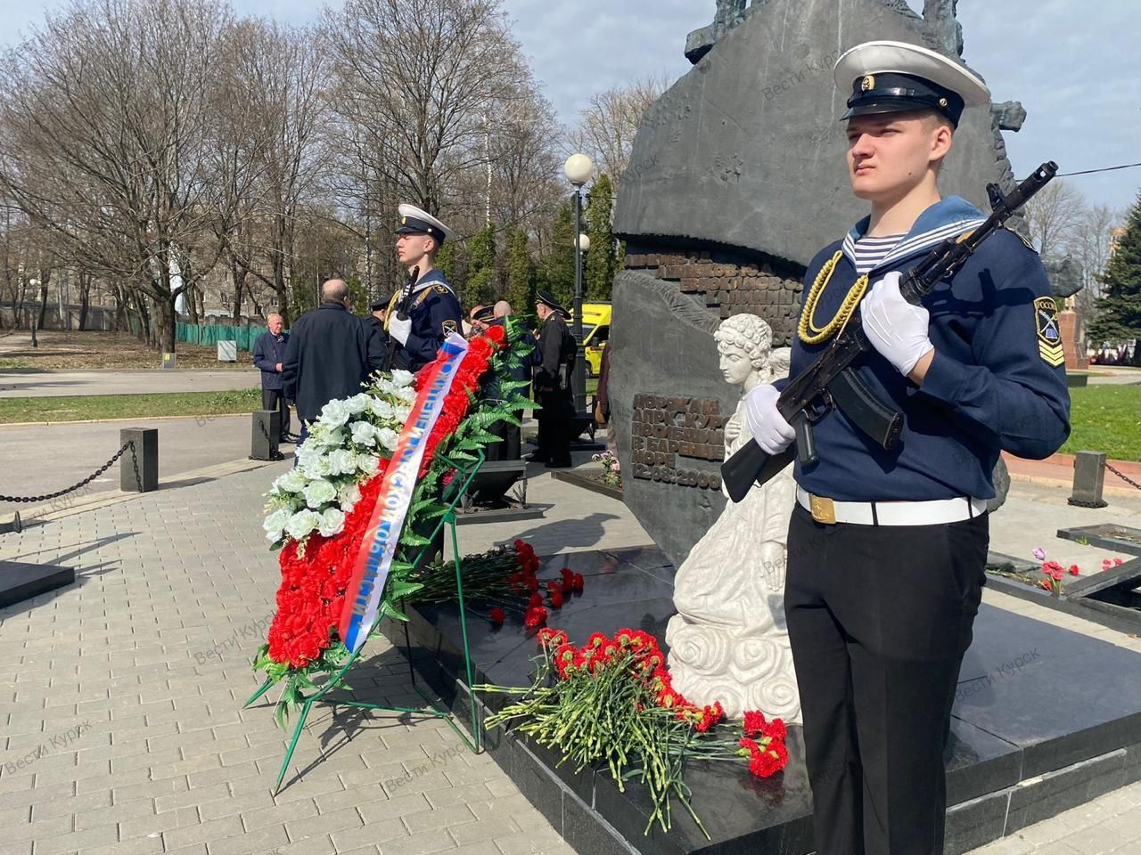В областном центре почтили память экипажа АПРК "Курск"