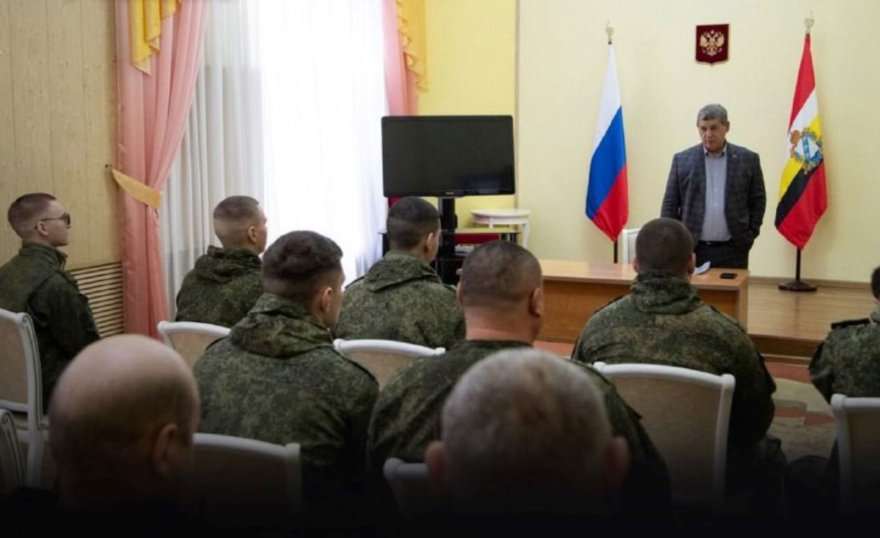 Михаил Горбунов вручил медали бойцам курского приграничья