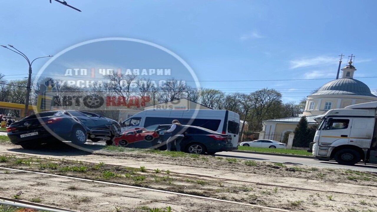 В Курске произошла авария на улице Энгельса