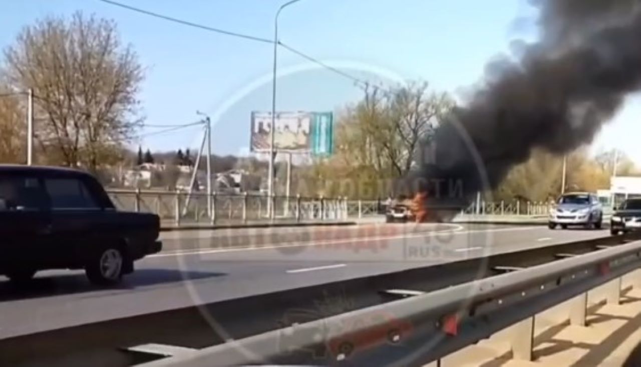 В Курской области на ходу загорелась машина