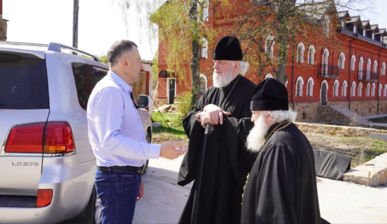 В Рыльском районе продолжается строительство православного комплекса в Волобуево