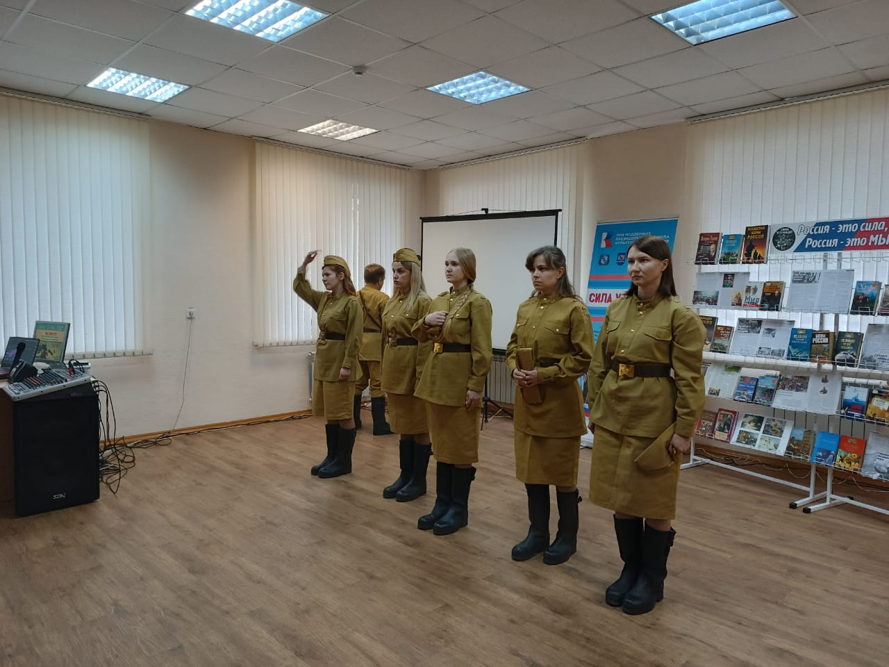 В Курске прошла встреча с ветеранами спецоперации и волонтёрами