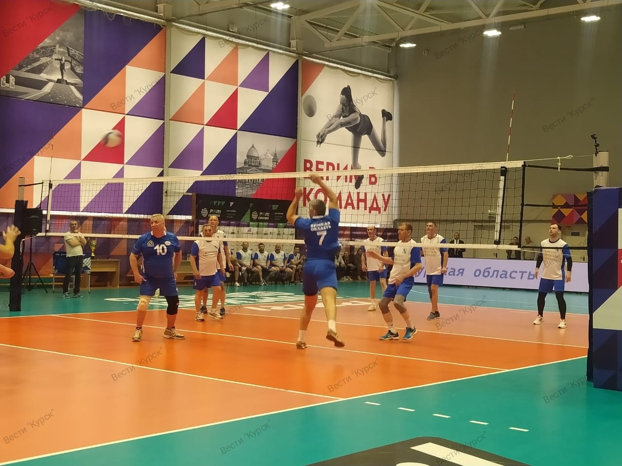 Курские депутаты провели товарищеский волейбольный матч