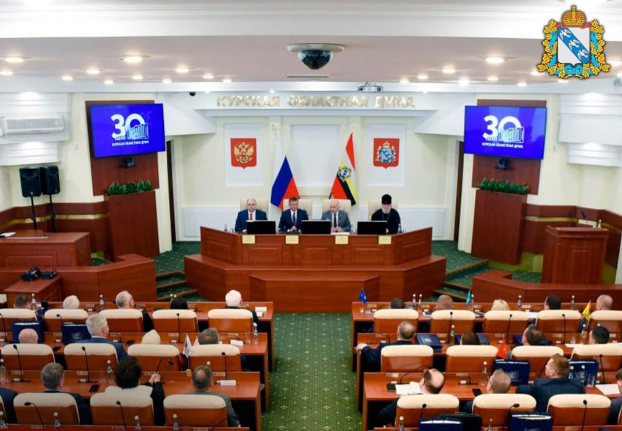 Роман Старовойт поздравил курских депутатов