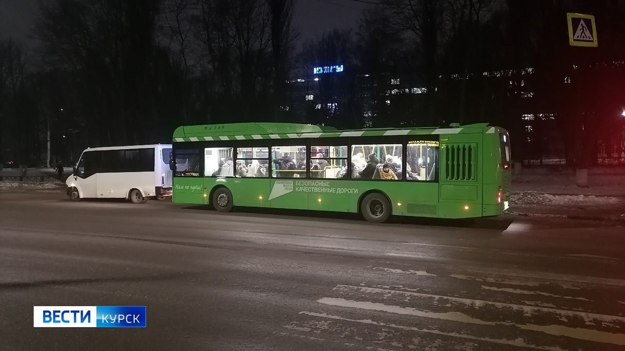 В центре из-за ДТП на перекрёстке Карла Маркса и Ломакина возникла пробка
